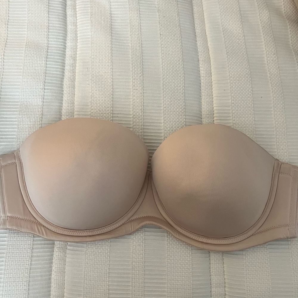 Wacoal red carpet strapless bra - like new
